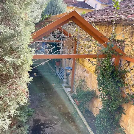 Shkodra Guest House & Trips 3*