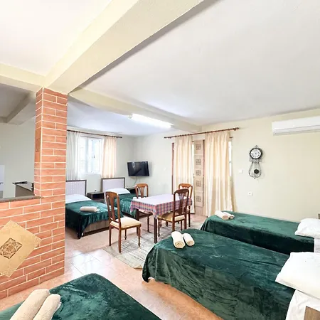 Shkodra Guest House & Trips Guest house 3*