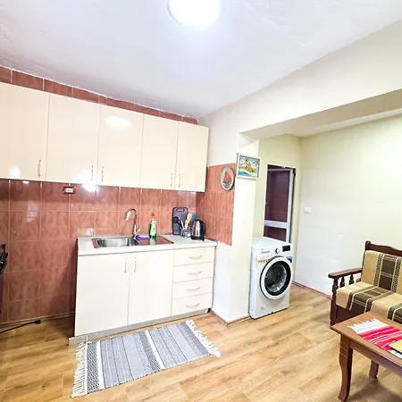 Shkodra Guest House & Trips