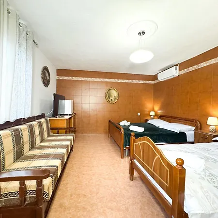 Shkodra Guest House & Trips 3*