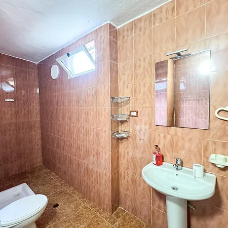 Shkodra Guest House & Trips 3*