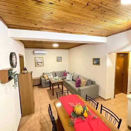 Shkodra Guest House & Trips Shkoder