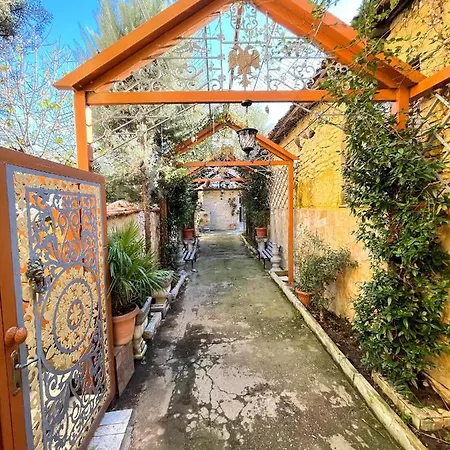 & Trips Гостевой дом 3*