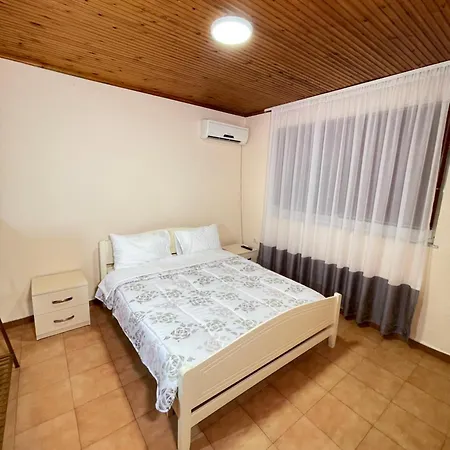 Shkodra Guest House & Trips 3* Shkoder