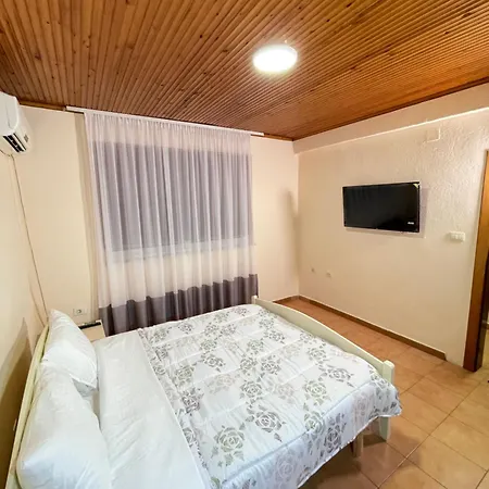 Shkodra Guest House & Trips 3*