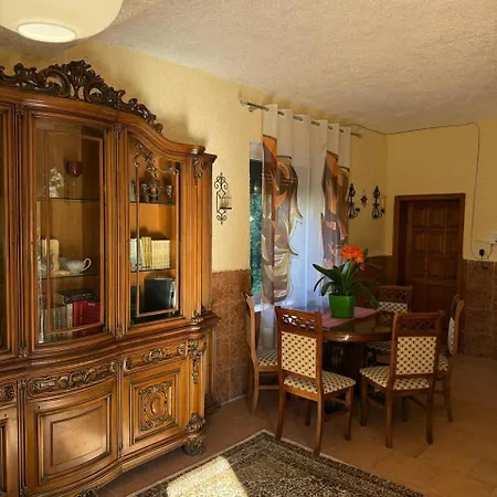 Shkodra Guest House & Trips 3*