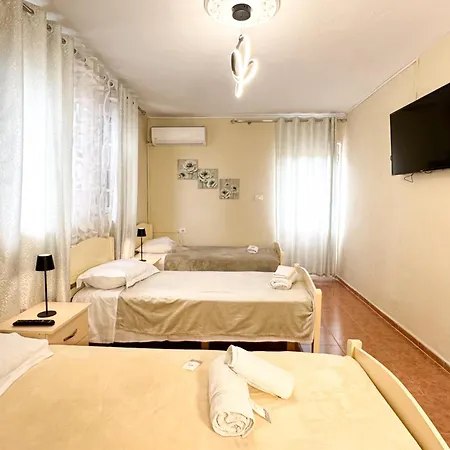 & Trips Гостевой дом Шкодер