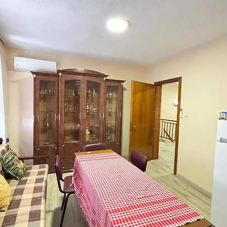& Trips 3* Shkodër